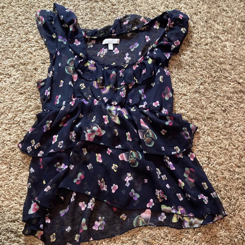 Floral shirt. Size M